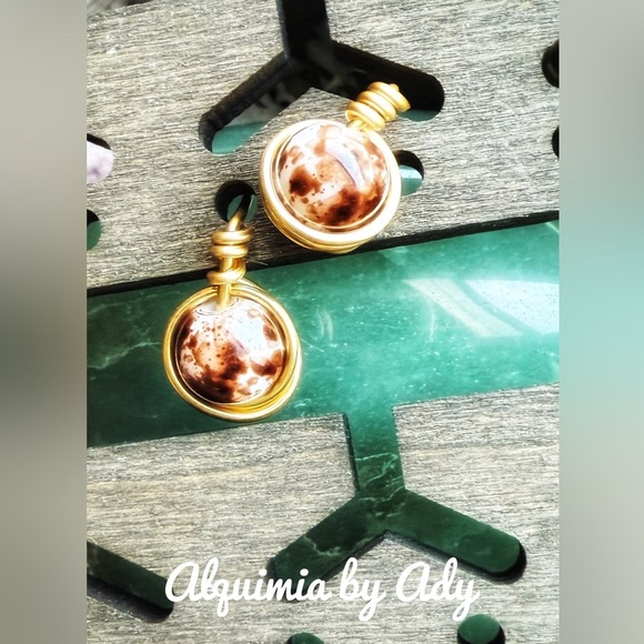 Gold gate stud earrings - Picture 1 of 1